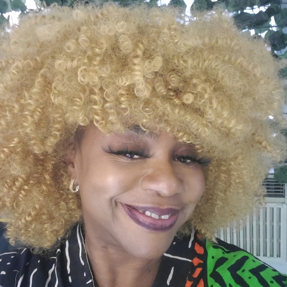 Meet your Posher, Toni - Picture 3 of 10